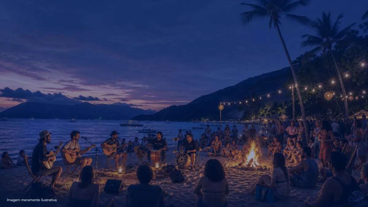Luau na praia ao entardecer com músicos acústicos e fogueira, imagem meramente ilustrativa
